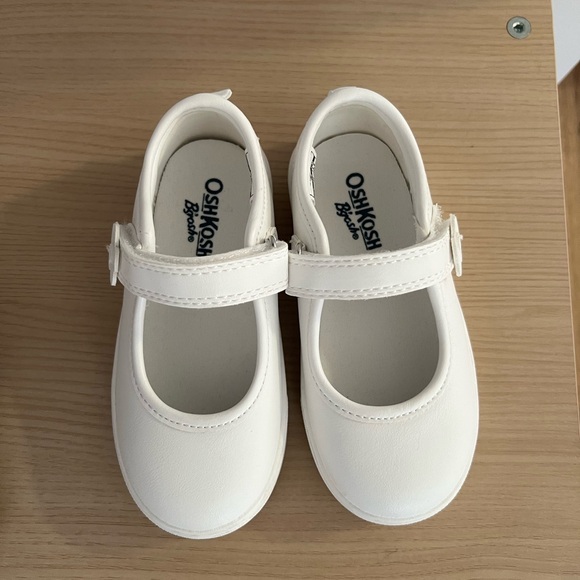 Never Worn OshKosh B'gosh Kids White Mary Jane Shoes - Picture 1 of 4